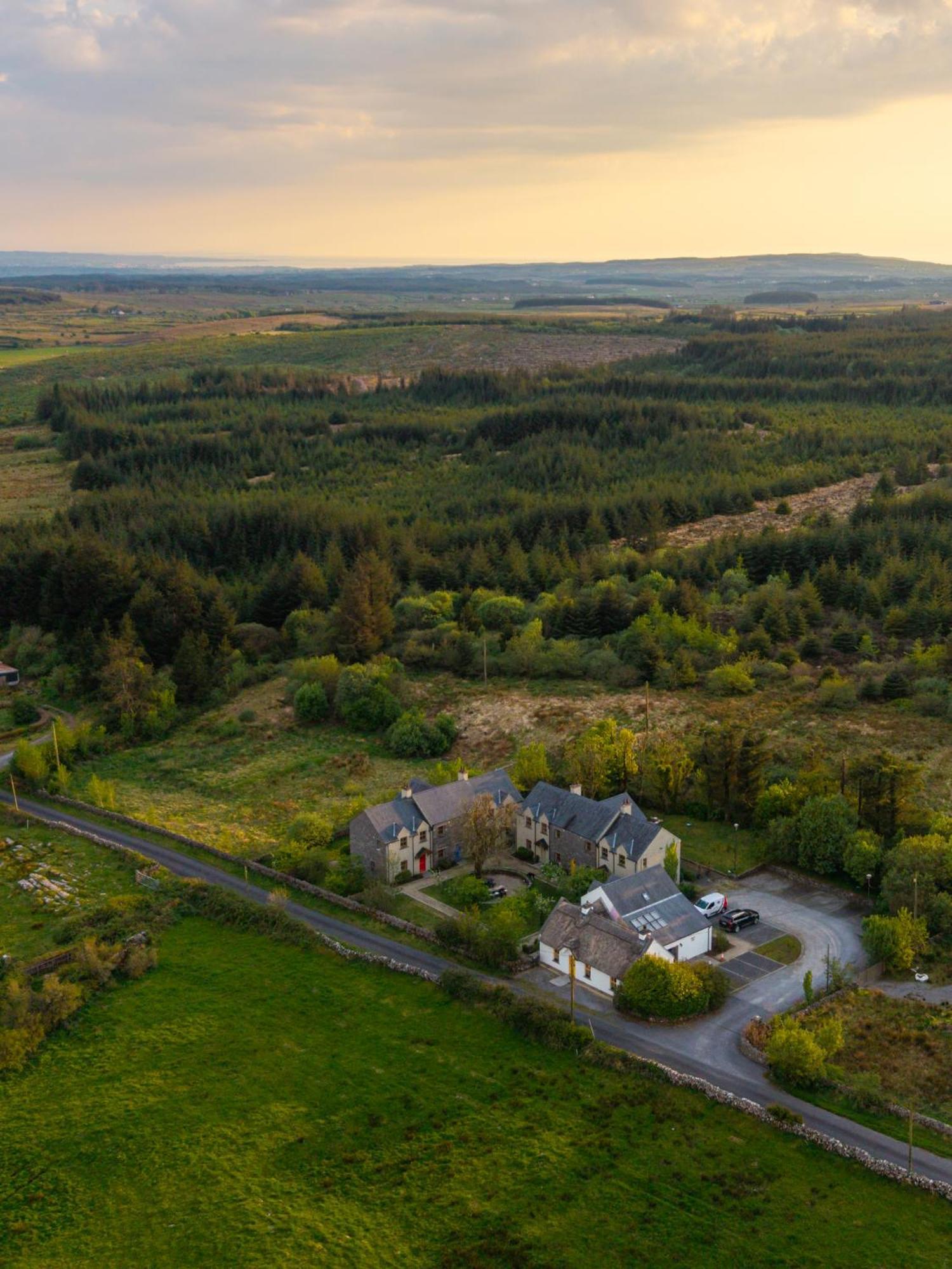 Burren Court Holiday Homes Ballyvaughan Exterior foto